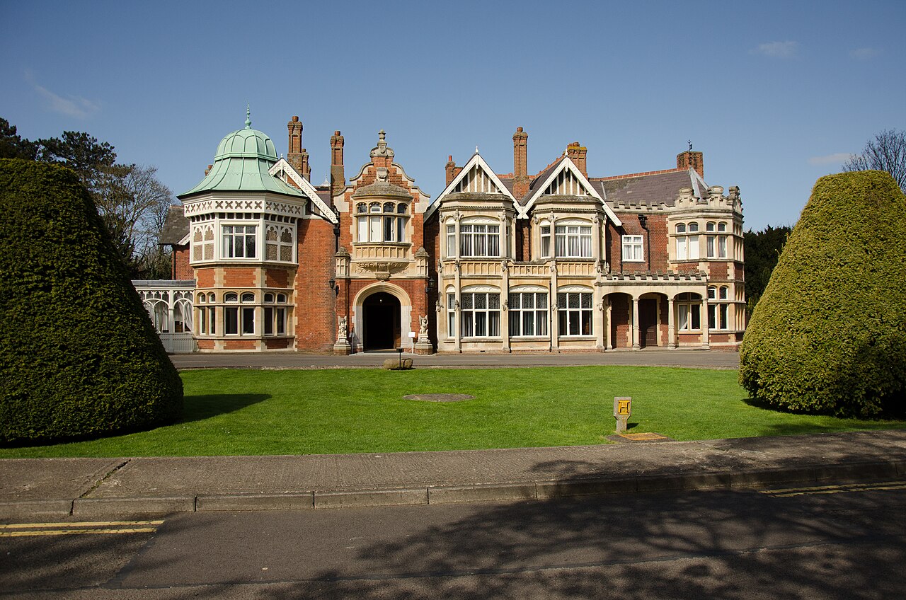 Bletchley Park House home of the World War Two Codebreakers, .mw-parser-output .messagebox{margin:4px 0;width:auto;border-collapse:collapse;border:2px