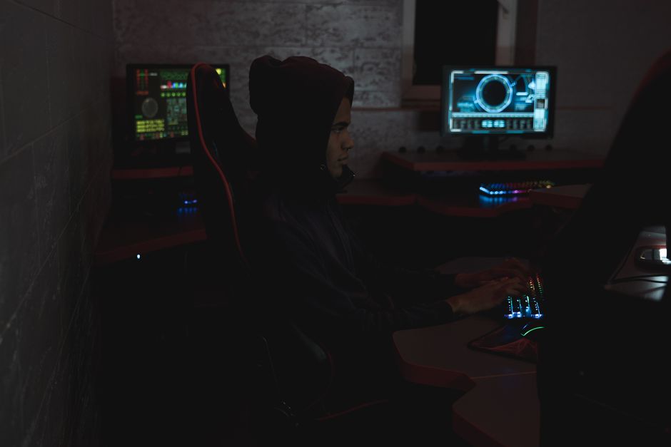 anthropic models breached organizations: Security analysts in a cybersecurity operations center monitoring alerts and network activity.