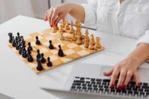 A grandmaster chess game on a tournament board, illustrating the chess setting of Princeton's Queen model.